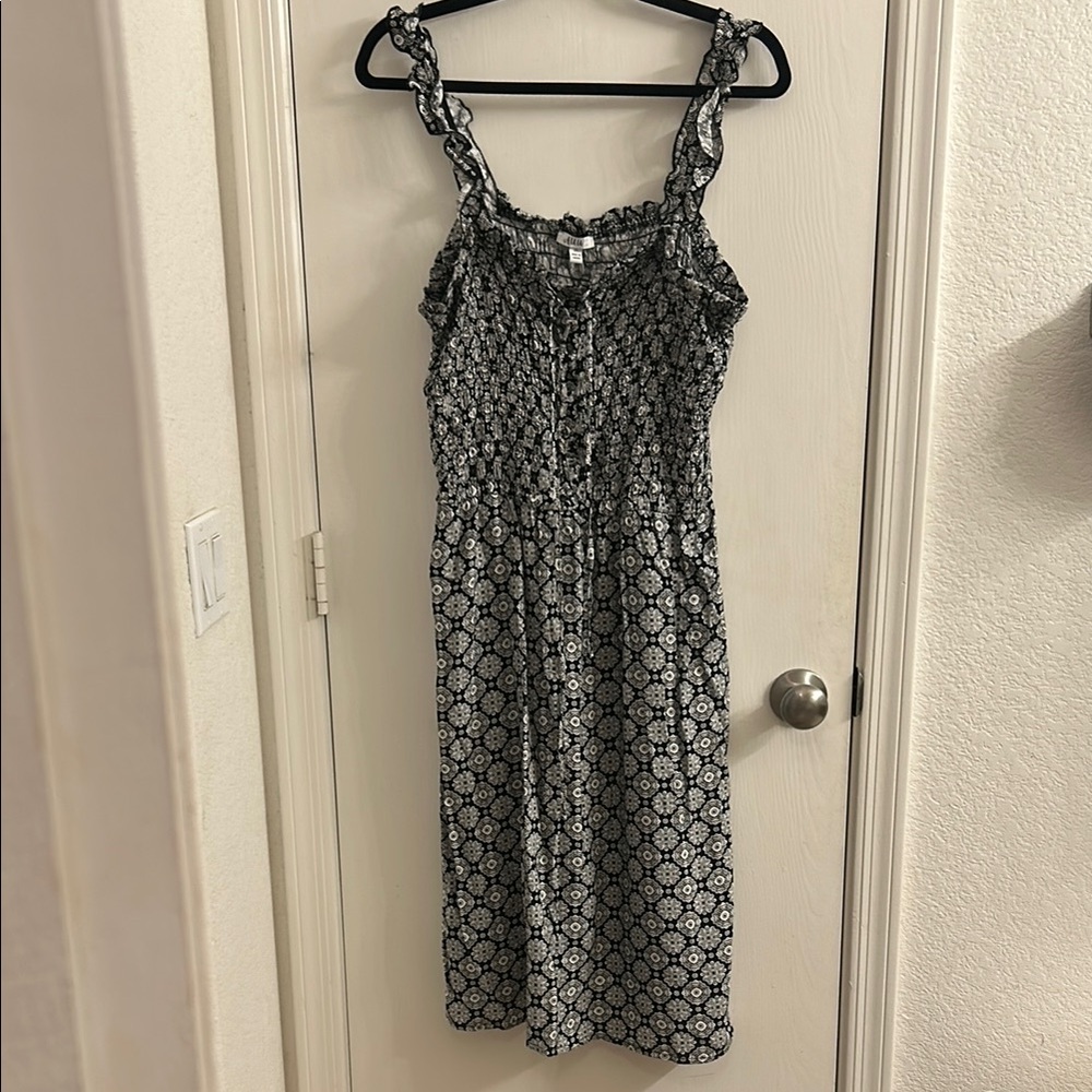 NWOT midi dress. Black and white floral pattern. Size 2x